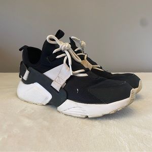 Nike Air Huarache City Low ah6804-002 - Size 9